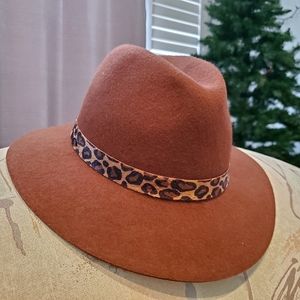 NWT Brown Wide Brimmed Hat w/ Leopard print band